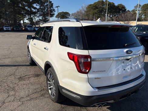 Used 2018 Ford Explorer Platinum image 7