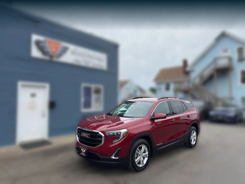 Used 2019 GMC Terrain SLE w/ Driver Convenience Package FWD image 4