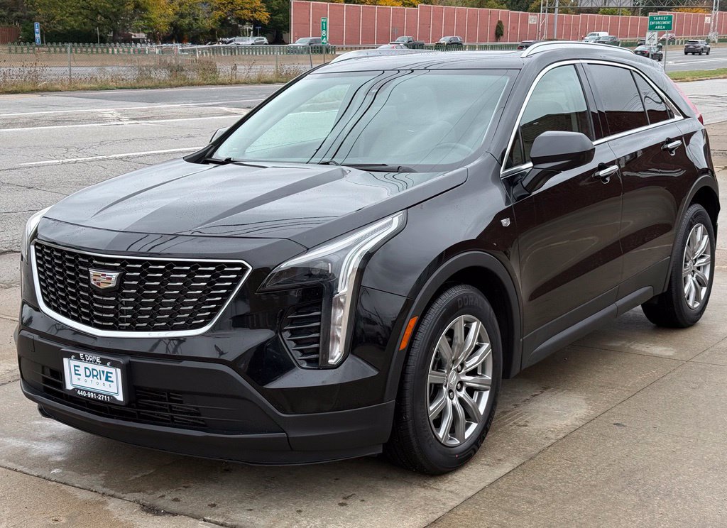 Used 2019 Cadillac XT4 Luxury w/ Cold Weather Package AWD/4WD image 1