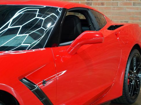 Used 2019 Chevrolet Corvette Stingray Coupe w/ Carbon Flash Badge Package RWD image 20
