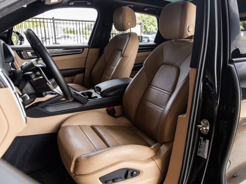 Certified 2023 Porsche Cayenne GTS AWD/4WD image 5