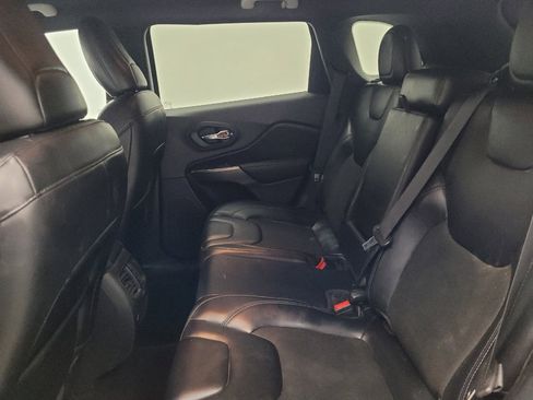 Used 2021 Jeep Cherokee Latitude Plus FWD image 18