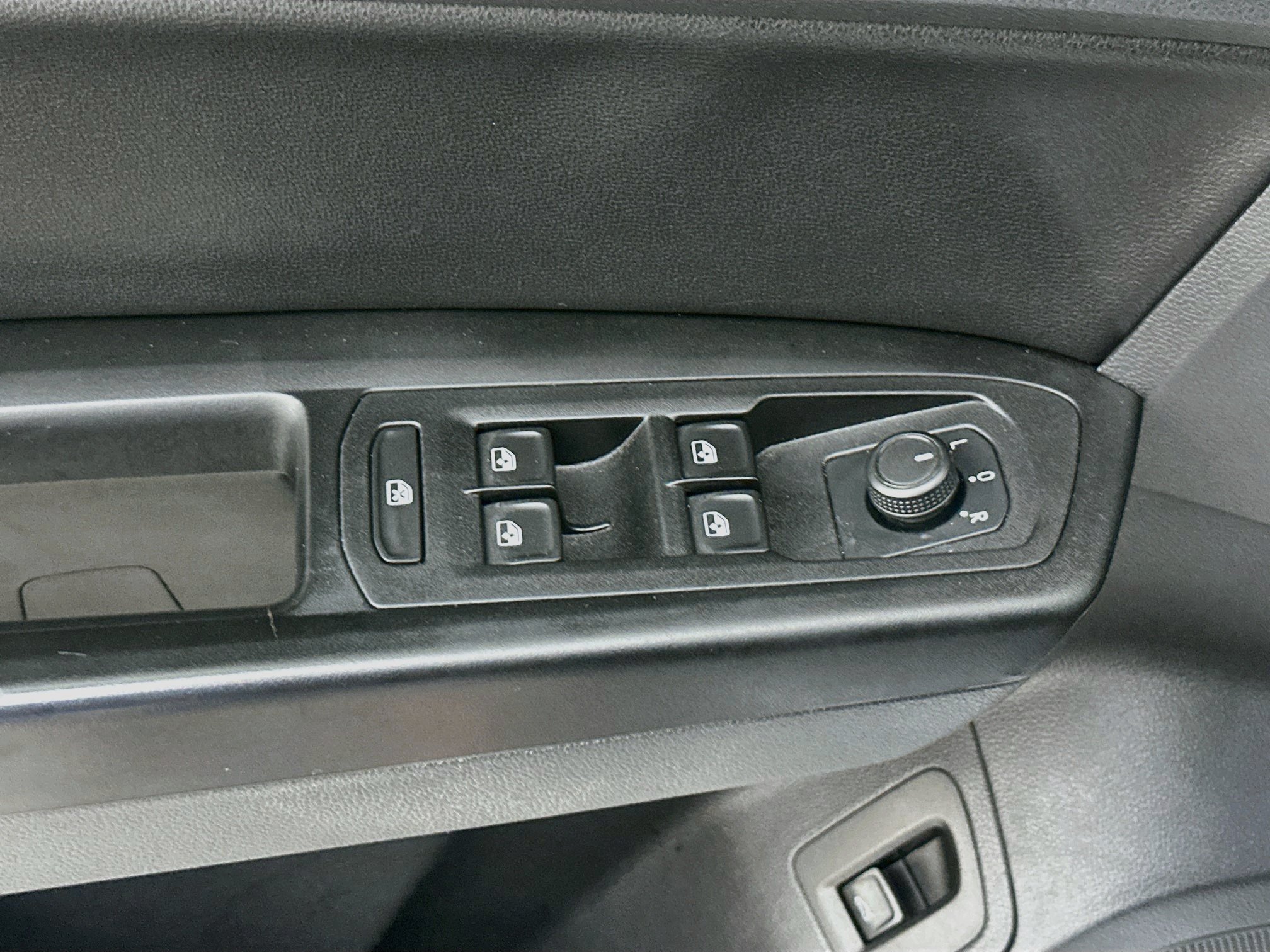 Used 2021 Volkswagen Atlas SE w/ Towing Package FWD image 15