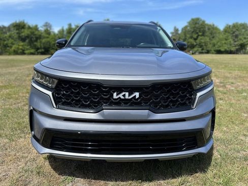 Used 2022 Kia Sorento S FWD image 2