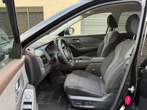 Used 2022 Nissan Rogue SV FWD image 21