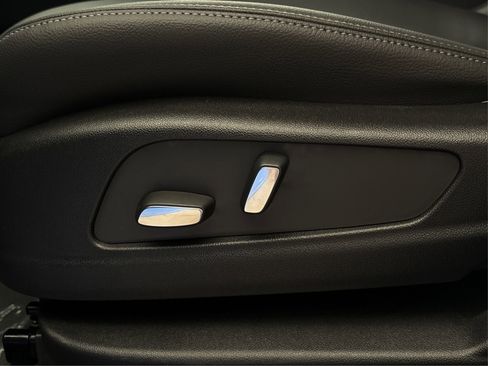 New 2025 Cadillac XT6 Luxury image 31