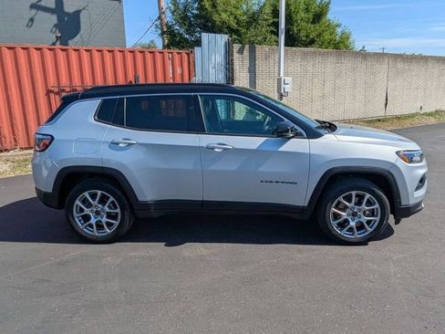 Used 2025 Jeep Compass Limited AWD/4WD image 7