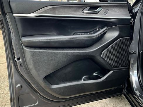 Used 2023 Jeep Grand Cherokee L Limited image 20