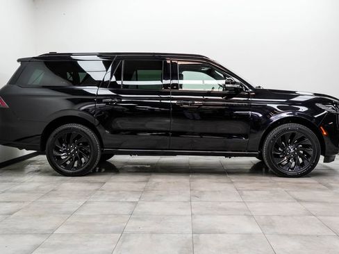 Used 2025 Lincoln Navigator L Reserve w/ Jet Appearance Package AWD/4WD image 6