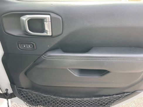 Used 2019 Jeep Wrangler Unlimited Sahara image 22