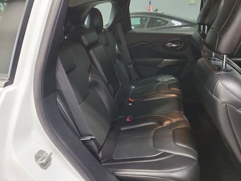 Used 2019 Jeep Cherokee Limited image 15