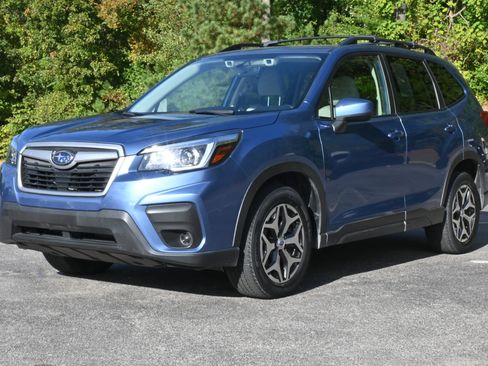 Used 2020 Subaru Forester Premium image 5