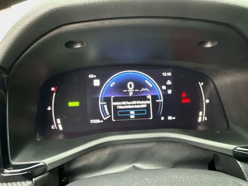 Used 2025 Toyota Camry SE image 29