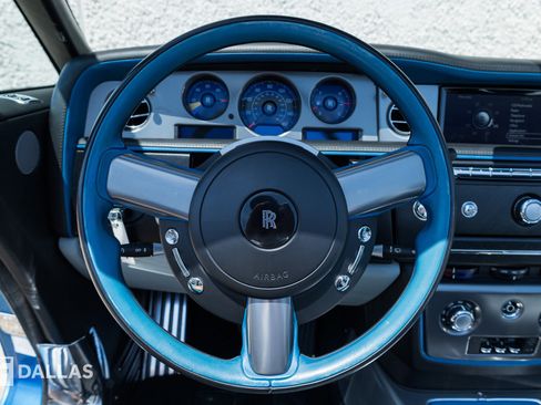 Used 2015 Rolls-Royce Phantom Drophead Coupe RWD image 24
