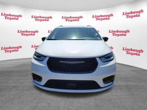 Used 2025 Chrysler Pacifica Limited FWD image 25