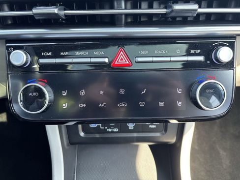 Used 2025 Hyundai Tucson Limited image 22