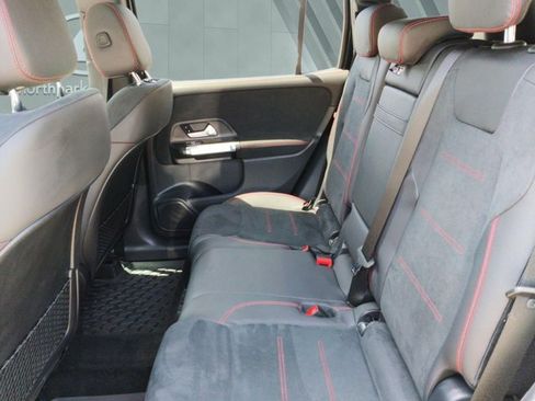 Used 2023 Mercedes-Benz GLB 250 4MATIC image 11