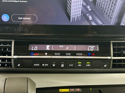 Used 2026 Toyota Sienna XLE FWD image 24
