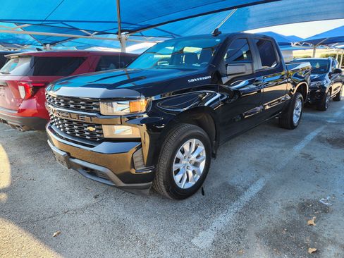 Used 2019 Chevrolet Silverado 1500 Custom w/ Infotainment Package RWD image 2