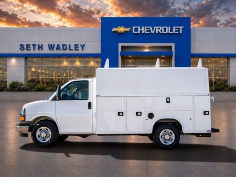 Used 2024 Chevrolet Express 3500 w/ Power Convenience Package RWD image 3