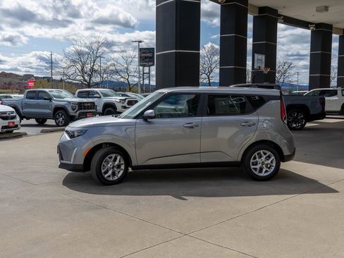 Used 2025 Kia Soul S image 4