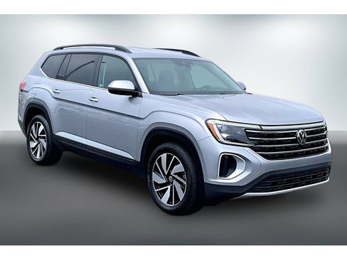 Used 2025 Volkswagen Atlas SE AWD/4WD image 3