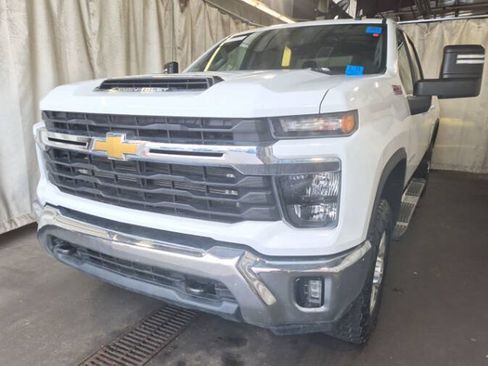 Used 2024 Chevrolet Silverado 2500 LT AWD/4WD image 1