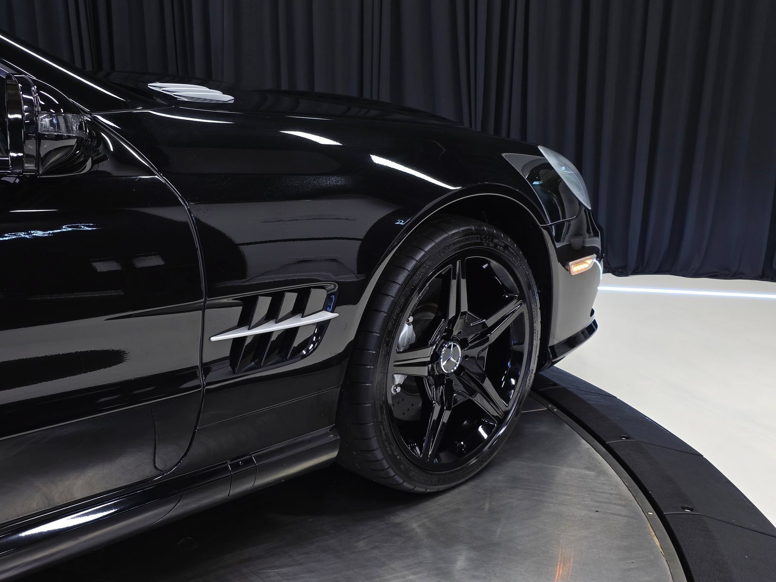 Used 2011 Mercedes-Benz SL 550 image 4