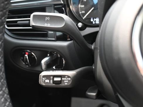 Used 2024 Porsche Macan AWD/4WD image 38