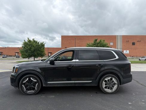 Used 2023 Kia Telluride EX w/ EX Captain's Chair Package AWD/4WD image 8