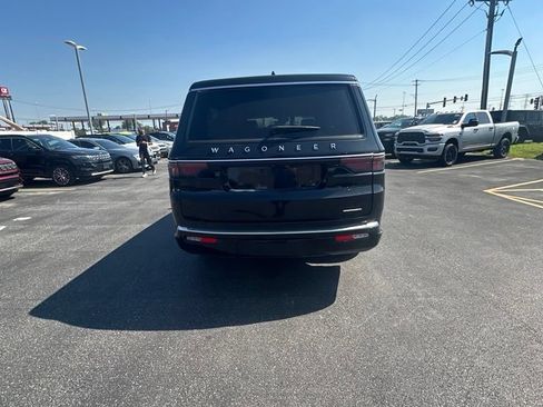 Used 2024 Jeep Wagoneer L Series II w/ Flexible Seating Group AWD/4WD image 3