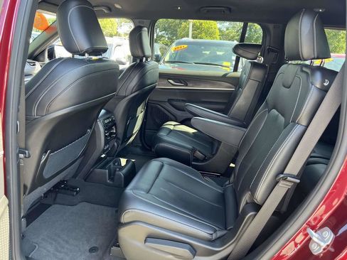 Used 2025 Jeep Grand Cherokee L Limited image 15