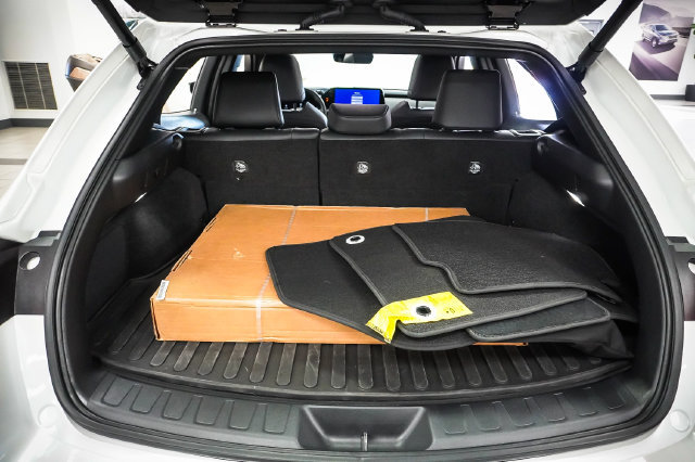Certified 2025 Lexus UX 300h FWD w/ Accessory Package (Z2) image 23