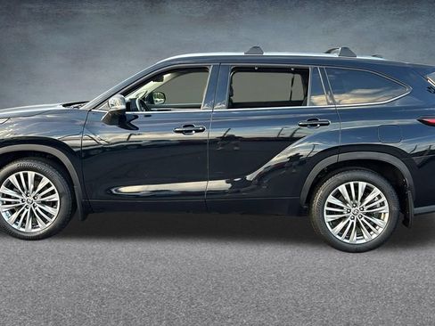 Used 2024 Toyota Highlander Platinum AWD/4WD image 4