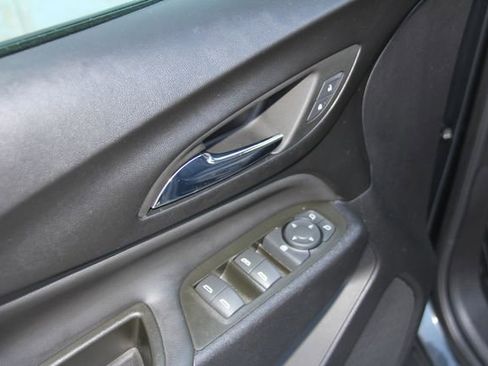 Used 2023 Chevrolet Equinox LT image 18