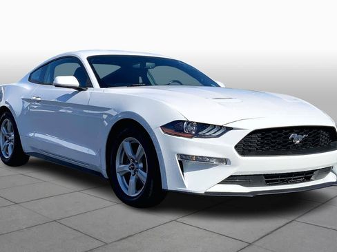 Used 2018 Ford Mustang Coupe image 2