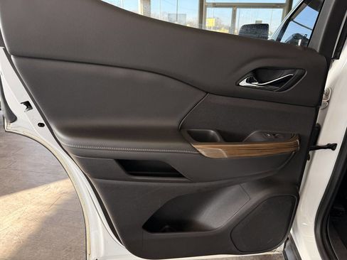 Used 2021 GMC Acadia SLE w/ Driver Convenience Package image 30