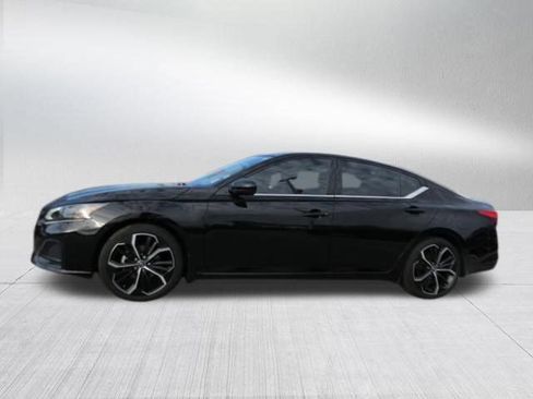 Used 2023 Nissan Altima 2.5 SR w/ SR Premium Package FWD image 4