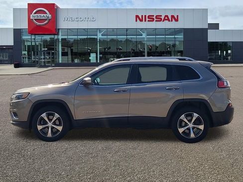 Used 2019 Jeep Cherokee Limited w/ Technology Group AWD/4WD image 4