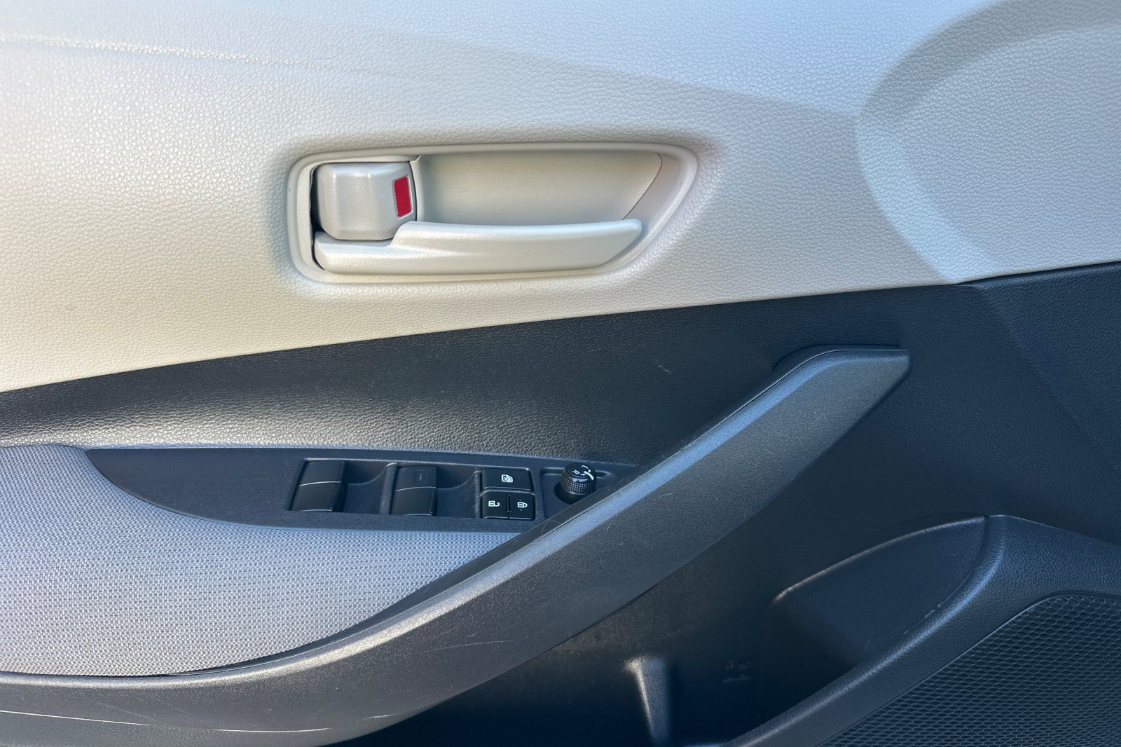 Used 2024 Toyota Corolla LE FWD image 11