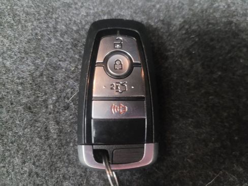 Used 2020 Ford Fusion SE FWD image 32