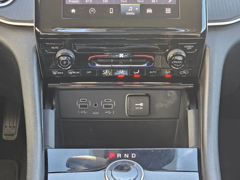 Used 2024 Jeep Grand Cherokee Laredo image 14