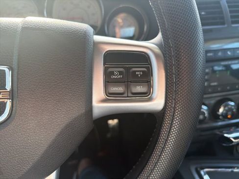 Used 2012 Dodge Challenger SXT image 6