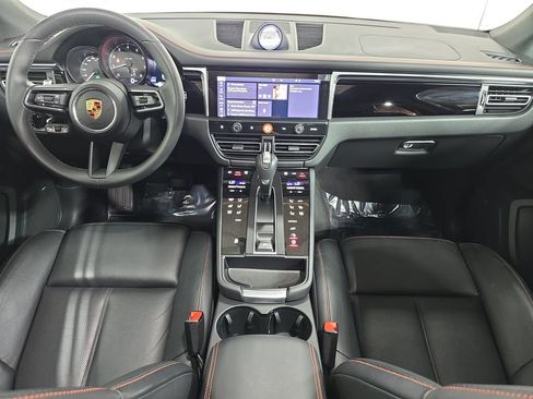 Certified 2025 Porsche Macan AWD/4WD image 13