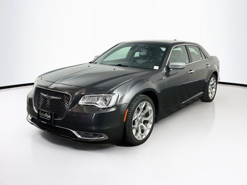 Used 2019 Chrysler 300 C RWD image 3