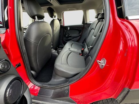 Used 2019 MINI Cooper 4-Door Hardtop w/ Signature Upholstery Package image 31