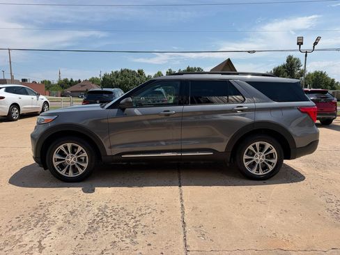 Used 2021 Ford Explorer XLT w/ Equipment Group 202A AWD/4WD image 3