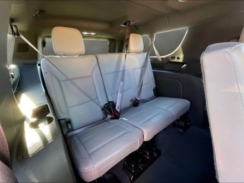 Used 2024 Chevrolet Suburban LT image 18