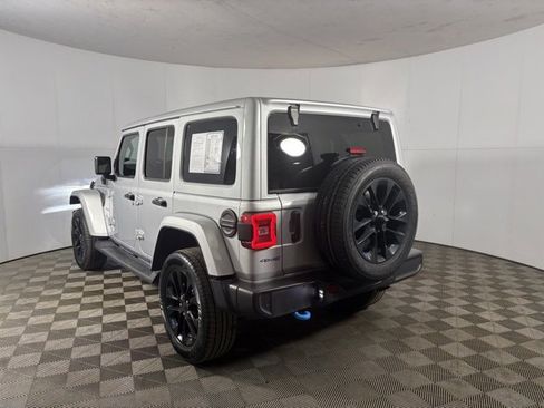 Used 2022 Jeep Wrangler Unlimited Sahara w/ Cold Weather Group image 4