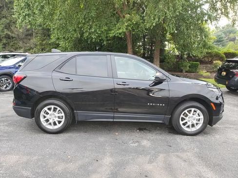Used 2024 Chevrolet Equinox LS w/ LS Convenience Package AWD/4WD image 2